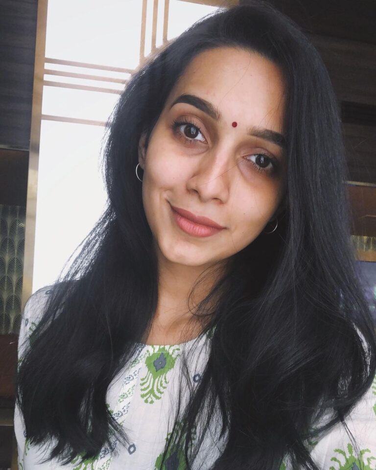 Sanchana Natarajan Instagram - There was no reason behind posting this picture but now that i keep looking at it i feel my eyebrows might just be the reason.😁 #goodbrows=goodlife #whyamithinkingabouteyebrowsfirstthinginthemorning🤔