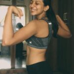 Sanchana Natarajan Instagram – My everyday routine🤓.
#mysplitpersonalities 
#theheartwantswhatitwants 
#sudasudakesari🥮
#itsaviciouscycle