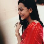 Sanchana Natarajan Instagram - @mahaveers.thesilkpeople Is Now Online! With so many varieties to choose from!!they are famous for their Soft Silks, Kanjivaaram, Tussar, Banarasi & Special Weaves. Head over to their website now to get a special discount by using the code- SANCH15 to get a 15% off on all your purchases. #thesilkpeople Shot by- @thestoryteller_india ✨