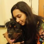 Sanchana Natarajan Instagram - All my friends are getting married to the love of their lives and here i am forcing cute doggos to take cute pictures with me 😬 #livingthebestlifeha? #theyalllovemetoo #doggolifebestlife
