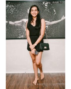 Sanchana Natarajan Instagram - @bratzlife_by_bharat found an easier way to look fitter😬🤷🏻‍♀️ #somanysundelis #pazhanipadikattucomingsoon 💩