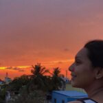 Sanchana Natarajan Instagram - One sun,many colours.🌄 #chekkachivanthavaanam