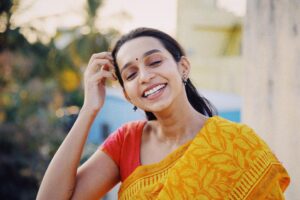 Sanchana Natarajan Instagram - காற்றிலே சிறகை நாம் விரித்தால் துளி ஆகாதோ பூமி வெளியெலாம் காதலால் நிறைத்தால் அதற்கீடேது சாமி..