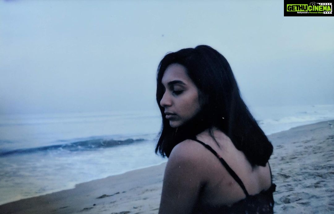 Sanchana Natarajan Instagram - Call me the breeze🎵 📷- @canvasoul