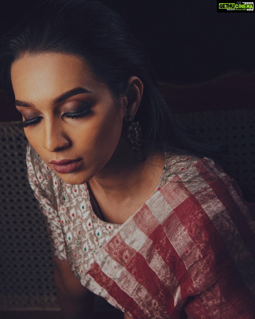 Sanchana Natarajan Instagram - Power nap😴 #morelikebeautysleep 😬 shot by - @l1mesoda MUA - @chisellemakeupandhair Designer/styling - @assyadesigner / @rakshusrinivas03 Assisted by - @allan_wilfred