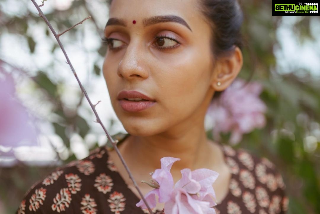 Sanchana Natarajan Instagram - 🌸 📷- @aishwaryashok