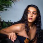 Sanchana Natarajan Instagram - Sunshine on a rainy day. 📷- @ri.shi.ka Wearing- @suresh.menon