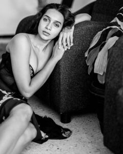 Sanchana Natarajan Instagram - If i give my heart to you 📷- @ri.shi.ka Wearing- @suresh.menon