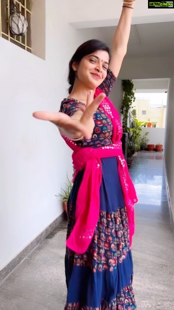 Sanchita Shetty Instagram - Chakrasana 🥰 VC : @bhavya_gowdaaaa #trendingreels #yogalover #yogi #instagramreels #danceyoga #sanchita #sanchitashetty #sprealovepositivity ❤️