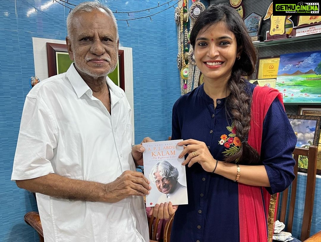 Sanchita Shetty Instagram - Former President APJ Abdul Kalam Blessed to Visit the house where Abdul Kalam Sir lived In Rameshwaram ππ Blessed to meet Saleem Sir & his father huge respect ππ Thankful & grateful to Senduran Sir For this opportunity π Received the Book APJ Abdul Kalam βThe Righteous Lifeβ ππ One Of my best moments in my life πβ€οΈ Abdul Kalam Sir is always an inspiration for you all the children and youth youngsters I am one of them today feel proud & blessed meet the Abdul Kalam Sir family ππ β Simple living high thinking β #apjabdulkalam #rameshwaram #presidentofindia #apjabdulkalam #sanchita #sanchitashetty #spreadlovepositivity β€οΈ