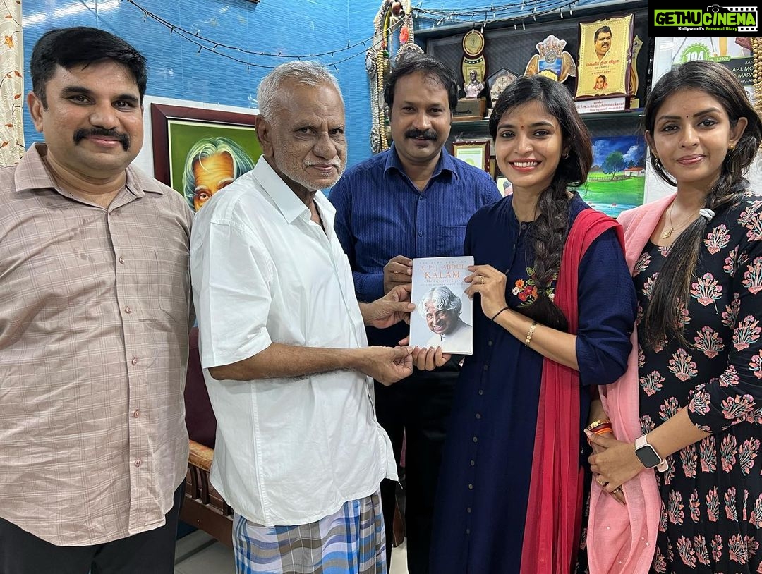 Sanchita Shetty Instagram - Former President APJ Abdul Kalam Blessed to Visit the house where Abdul Kalam Sir lived In Rameshwaram ππ Blessed to meet Saleem Sir & his father huge respect ππ Thankful & grateful to Senduran Sir For this opportunity π Received the Book APJ Abdul Kalam βThe Righteous Lifeβ ππ One Of my best moments in my life πβ€οΈ Abdul Kalam Sir is always an inspiration for you all the children and youth youngsters I am one of them today feel proud & blessed meet the Abdul Kalam Sir family ππ β Simple living high thinking β #apjabdulkalam #rameshwaram #presidentofindia #apjabdulkalam #sanchita #sanchitashetty #spreadlovepositivity β€οΈ