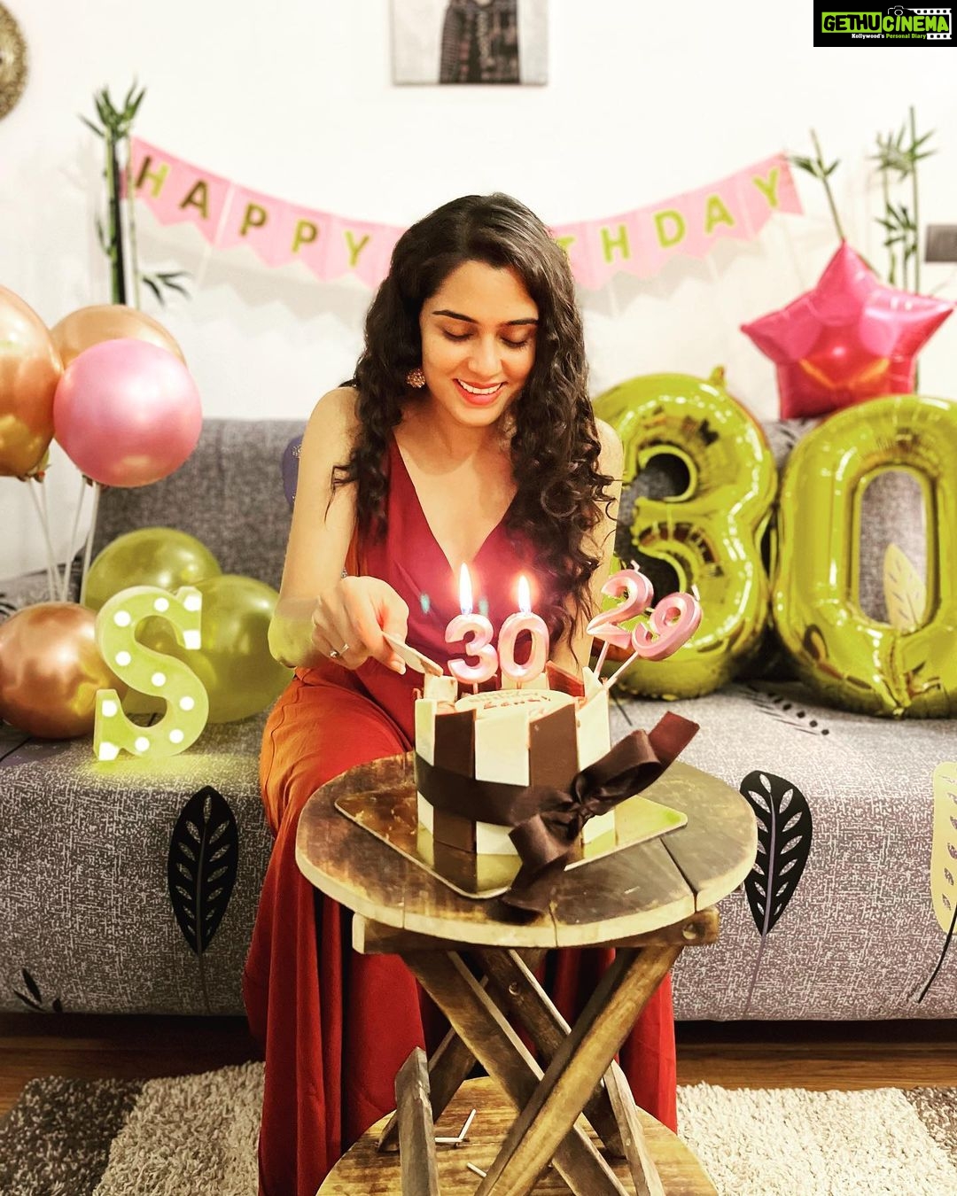 Sangeetha Bhat Instagram - Fourth of July eve photo dump…….😌 #sangeethabhat #sangeethabhatsudarshan #actresstheunknown #actress #fourthofjuly #birthdayphotodump #gratitude #grateful #karnataka #bengaluru Bangalore, India