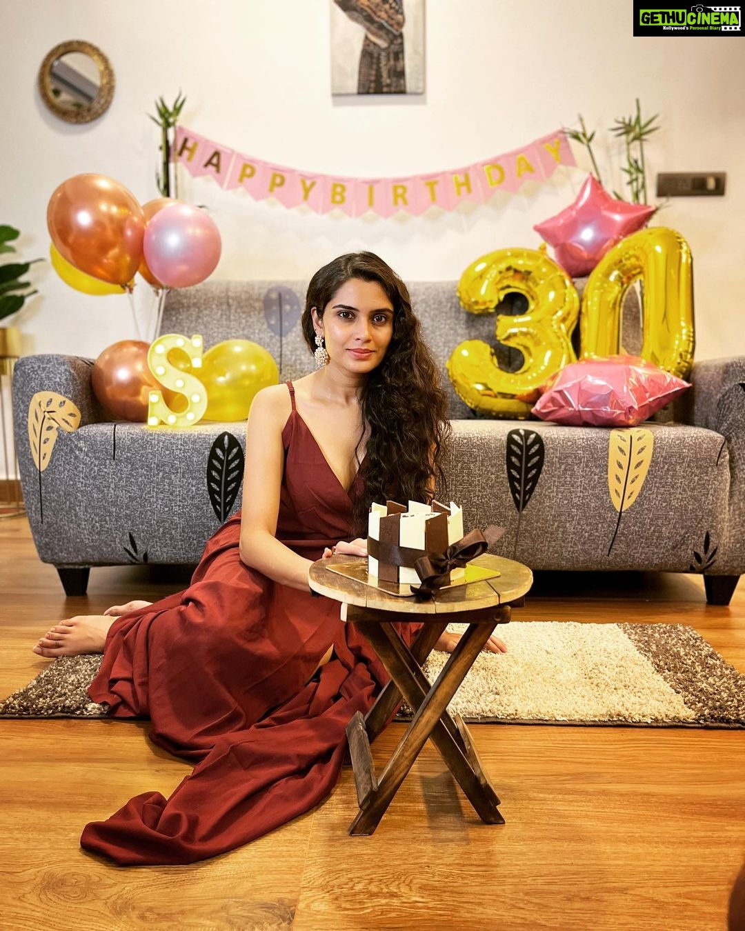 Sangeetha Bhat Instagram - Fourth of July eve photo dump…….😌 #sangeethabhat #sangeethabhatsudarshan #actresstheunknown #actress #fourthofjuly #birthdayphotodump #gratitude #grateful #karnataka #bengaluru Bangalore, India