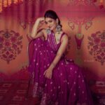 Saniya Iyappan Instagram - Too much Bollywood? 📷: @yaami____ Styling:@keepitstylish_by_ammu @styledbyammu Make up : @neethu_makeupartist Outfit : @labelvarsha Jewellery : @shopcultmodern Art : @thegreindale Spl thanks : @sunitascharma