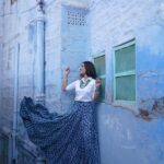 Saniya Iyappan Instagram - Meandering though the Blue City, Jodhpur, the local way! 💙 Photography : @yaami____ Designer and stylist : @asaniya_nazrin Outfit : @paris_de_boutique Jewelleries : @mirach_official Jodhpur - The Blue Heaven