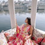 Saniya Iyappan Instagram - 🌸 . . Photography : @yaami____ Designer and stylist : @asaniya_nazrin Outfit : @mloft_by_joeljacobmathew Earring : @mirach_official Udaipur - The City of Lakes