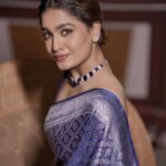 Saniya Iyappan Instagram - Happy Vishu ✨ #bigscreenawards2022 Styling : @keepitstylish_by_ammu Mua : @aishwaryakarayilofficial Saree : @korvaiindia Blouse : @cameella_boutique Jewellery : @meralda.jewels Photography : @vaisakh_mascara Thrissur