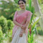 Saniya Iyappan Instagram - 🌸 Stylist : @asaniya_nazrin Mua : @zara___makeover Outfit : @khajuraho_boutique Jewelleries : @pureallure.in Kochi, India