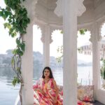Saniya Iyappan Instagram - 🌸 . . Photography : @yaami____ Designer and stylist : @asaniya_nazrin Outfit : @mloft_by_joeljacobmathew Earring : @mirach_official Udaipur - The City of Lakes
