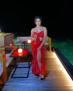 Saniya Iyappan Instagram - 🌶+ 🌹
Outfit : @_susan_lawrence_ 
Photography : @chunkymathew 
Mua : @samson_lei