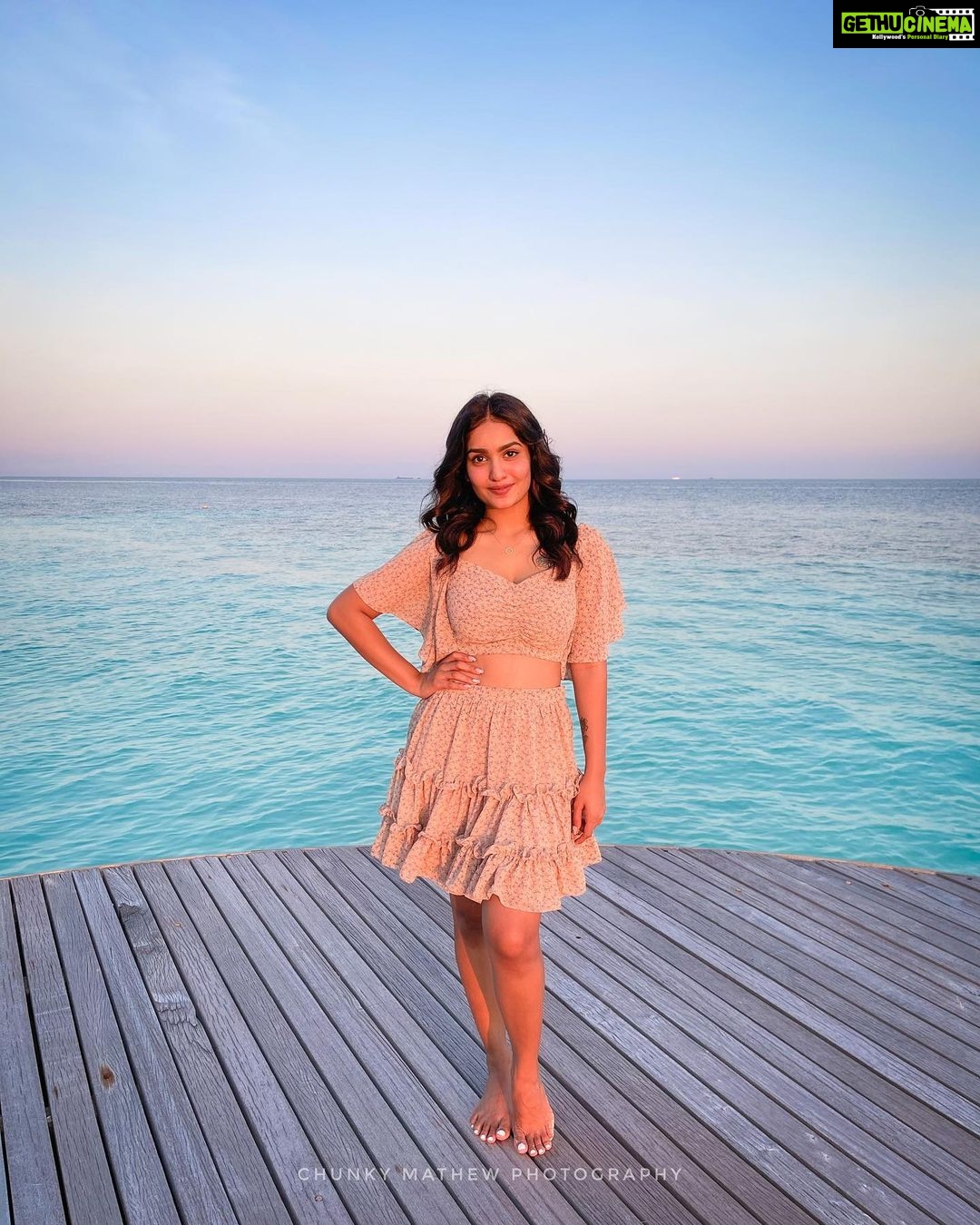 Actress Saniya Iyappan HD Photos and Wallpapers November 2021 | Gethu