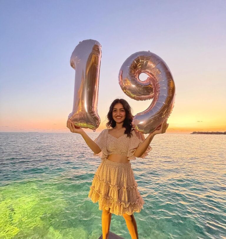 Saniya Iyappan Instagram - Made it to 19 💕. 📷 : @chunkymathew W Maldives