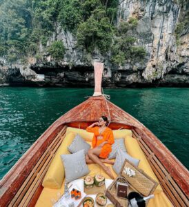 Saniya Iyappan Instagram - 🍊🏝
.
.
@smittenholidays 
@nobleswimwear