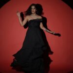 Saniya Iyappan Instagram – ✨
Photographer : @jeesjohnphotography
Make and hair : @_femy_antony_
Designer and Stylist : @asaniya_nazrin
Jewellery : @sunnydiamondsofficial
Outfit: @paris_de_boutique 
Studio : @maxxocreative
Lighting : @aputureindia Maxxo Creative