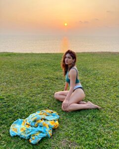 Saniya Iyappan Instagram - Maybe,
True happiness is when we are happy with ourselves 🌝 
@yaami____ 
.
.
@tripislife