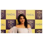 Saniya Iyappan Instagram - Had a wonderful experience at Blast with Blasters Event by launching @keralablasters + @haealonline Merchandises with @neeraj_madhav @iam_rjmike And also with cheerful influencer & #yennumyellow fans Kochi Marriott Hotel