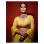 Saniya Iyappan Instagram - #jiksified sangeet 💛 Stylist : @asaniya_nazrin Makeup and hair : @Samson_lei Photography : @jeesjohnphotography Jewellery : @kushalsfashionjewellery Outfit : @Paris_de_boutique Bariks Luxe Salon