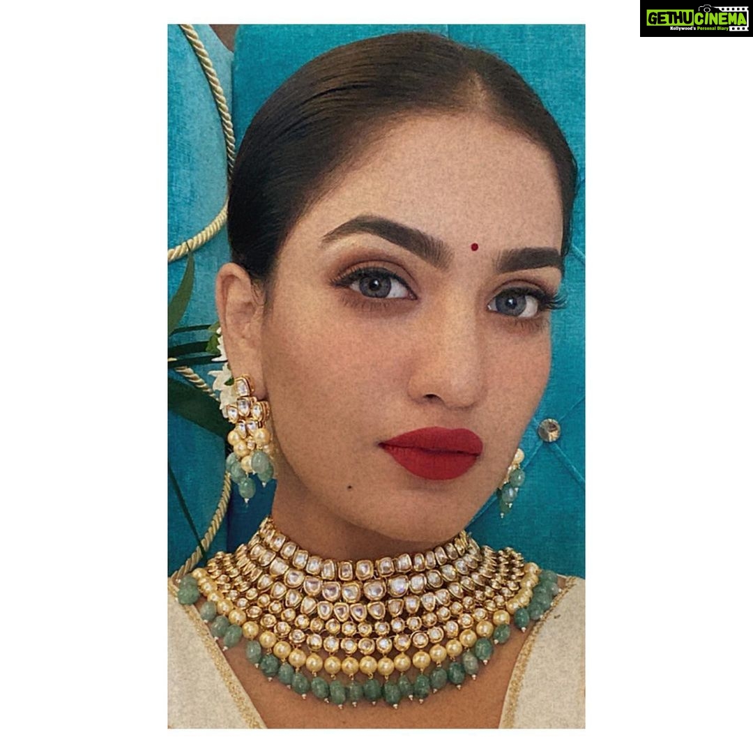 Saniya Iyappan Instagram - ✨ Mua : @sajithandsujith Outfit : @poornimaindrajith Styling: @asaniya_nazrin Kochi, India