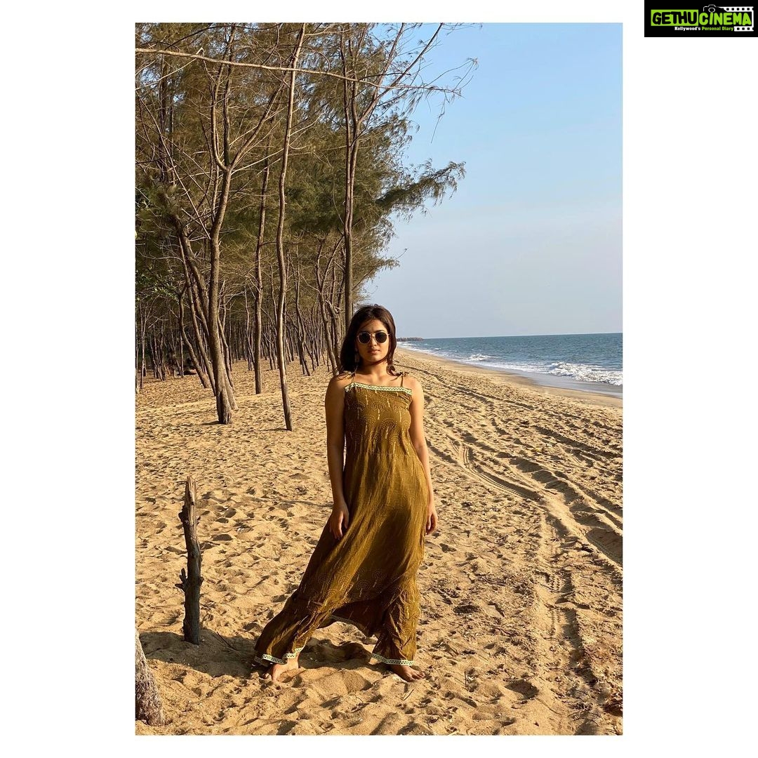 Saniya Iyappan Instagram - Salty air, sun kissed hair..✨ #tb