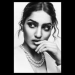 Saniya Iyappan Instagram - Where words are restrained, the eyes often talk a great deal. ~ Styling by : @theitembomb 📷 : @ankitanevrekar_photography Make up : @sabakhanmakeup 💇🏻‍♀️ : @anilkodnani @shaneemz ikkaaaa Mumbai, Maharashtra