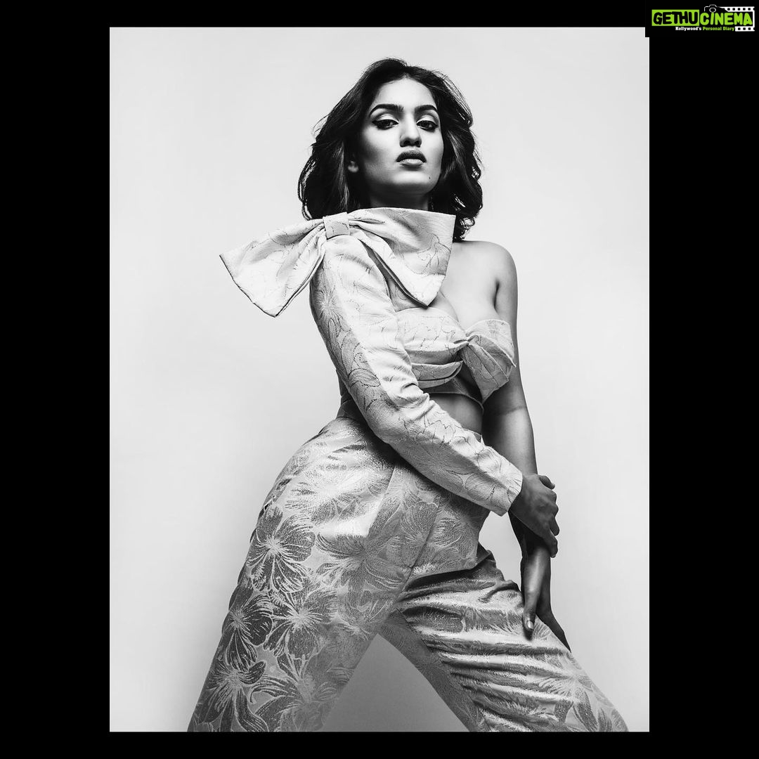 Saniya Iyappan Instagram - peregrīnus~ Styling by : @theitembomb 📷 : @ankitanevrekar_photography Make up : @sabakhanmakeup 💇🏻♀️ : @anilkodnani @shaneemz ikkaaaa Mumbai, Maharashtra