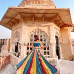 Saniya Iyappan Instagram - ✨ Photography : @yaami____ Designer and Stylist : @asaniya_nazrin Outfit : @khajuraho_boutique_ Jaipur Amber Fort India