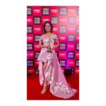 Saniya Iyappan Instagram – SIIMA awards Best debutant female.🌸
Thank you so much @siimawards 
Outfit: @saiidkobeisy 
Styling: @theitembomb
PR : @bigbannertalents Doha