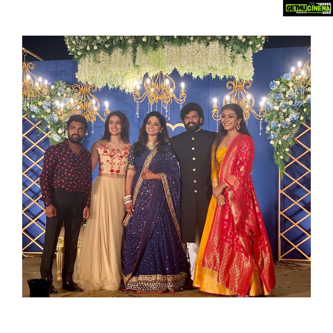 Saniya Iyappan Instagram - Happy married life sunnycha and Renjini chechi. ♥️ #friendslikefamily Ps: Greg what’s up with your face? Kochi, India