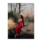 Saniya Iyappan Instagram - That was her magic, she could still see the sunset, Even on the darkest of dayssss. Outfit: @muchlovestore Mua : @ashna_aash_ 📷 : @wildeborn ♥️ Vypin Kochi