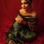 Saniya Iyappan Instagram - 🌺 Stylist : @asaniya_nazrin Makeup & Hair :@unnips Photographer : @sbk_shuhaib Saree : @mloft_by_joeljacobmathew Jewellery : @meralda.jewels Video Editor : @_sameerusman__ Studio Floor : @parakkatwedding Video : @filmedbysaban Photography team : @shaiba_sbk @rabishameer @sameeh_photography Styling team : @amritha_lakshmi___