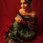 Saniya Iyappan Instagram - 🌺 Stylist : @asaniya_nazrin Makeup & Hair :@unnips Photographer : @sbk_shuhaib Saree : @mloft_by_joeljacobmathew Jewellery : @meralda.jewels Video Editor : @_sameerusman__ Studio Floor : @parakkatwedding Video : @filmedbysaban Photography team : @shaiba_sbk @rabishameer @sameeh_photography Styling team : @amritha_lakshmi___