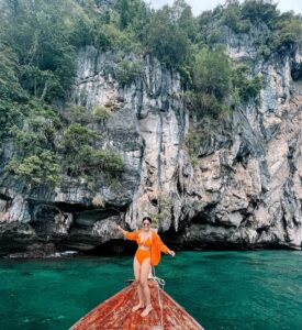 Saniya Iyappan Instagram - 🍊🏝
.
.
@smittenholidays 
@nobleswimwear