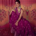 Saniya Iyappan Instagram - Too much Bollywood? 📷: @yaami____ Styling:@keepitstylish_by_ammu @styledbyammu Make up : @neethu_makeupartist Outfit : @labelvarsha Jewellery : @shopcultmodern Art : @thegreindale Spl thanks : @sunitascharma
