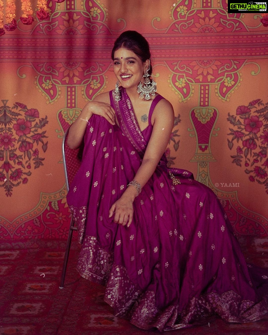 Saniya Iyappan Instagram - Too much Bollywood? 📷: @yaami____ Styling:@keepitstylish_by_ammu @styledbyammu Make up : @neethu_makeupartist Outfit : @labelvarsha Jewellery : @shopcultmodern Art : @thegreindale Spl thanks : @sunitascharma