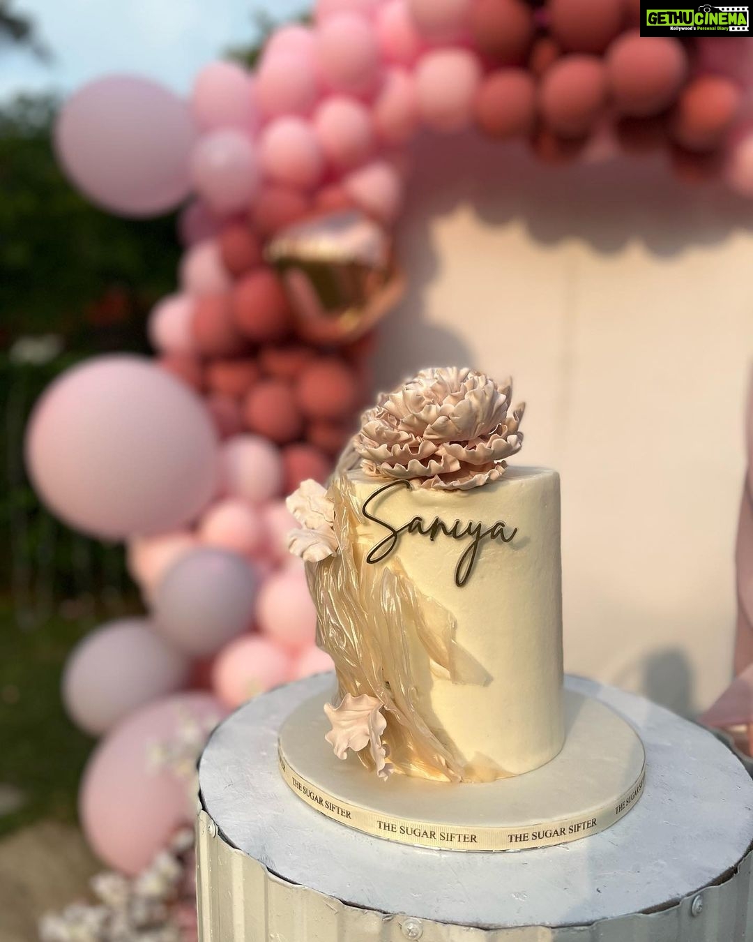 Saniya Iyappan Instagram - 20🥂💫 Another year older, wiser, and happier.. Thank you for all the birthday wishes I love you all…🤍 Outfit : @_susan_lawrence_ Mua : @zara___makeover Decor : @thegreindale Cake : @thesugarsifter Lights and sound : @ashifsoundmedia