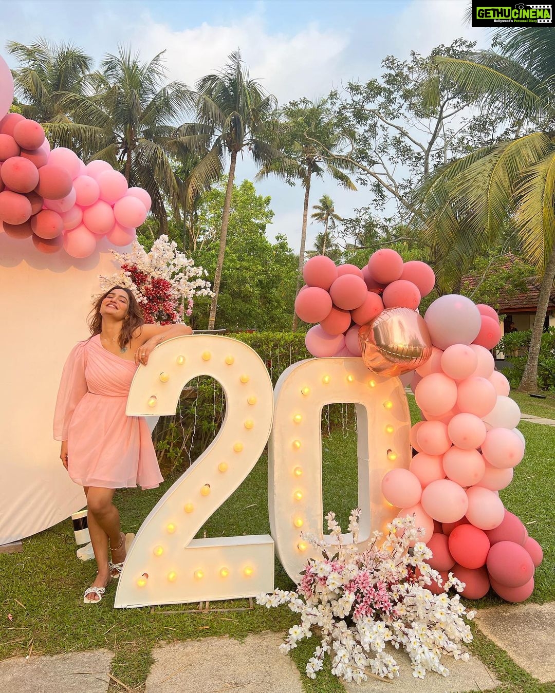 Saniya Iyappan Instagram - 20🥂💫 Another year older, wiser, and happier.. Thank you for all the birthday wishes I love you all…🤍 Outfit : @_susan_lawrence_ Mua : @zara___makeover Decor : @thegreindale Cake : @thesugarsifter Lights and sound : @ashifsoundmedia