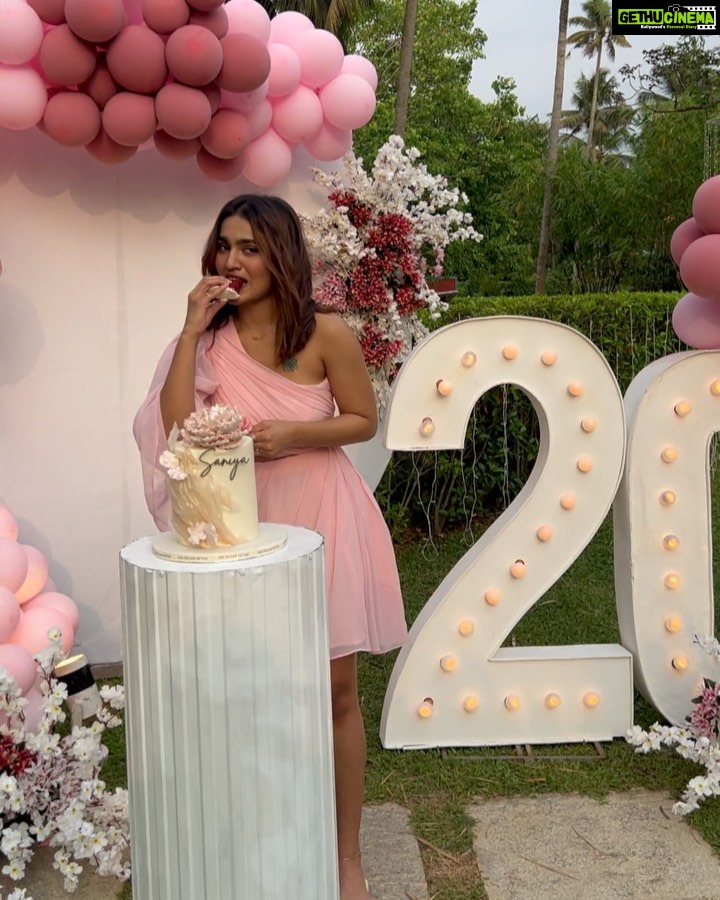 Saniya Iyappan Instagram - 20🥂💫 Another year older, wiser, and happier.. Thank you for all the birthday wishes I love you all…🤍 Outfit : @_susan_lawrence_ Mua : @zara___makeover Decor : @thegreindale Cake : @thesugarsifter Lights and sound : @ashifsoundmedia