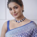Saniya Iyappan Instagram - Happy Vishu ✨ #bigscreenawards2022 Styling : @keepitstylish_by_ammu Mua : @aishwaryakarayilofficial Saree : @korvaiindia Blouse : @cameella_boutique Jewellery : @meralda.jewels Photography : @vaisakh_mascara Thrissur