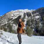 Saniya Iyappan Instagram - Scribblings from my First Solo Trip — Part 3 (Last one, I swear) Gappuji, with his usual charm and infectious laughter, consoled me, "You've done really well for a first-timer". I could find myself struggling to tame the deep snow and even balance myself on the snowboard. But, I had these two beautiful souls — Gappuji and Amritji — who kept pushing me to bring out my best. I've never been an avid adventure seeker, but this newfound spirit was inside me when I tried snowboarding and snow skating. I'm not sure if it was purely because of accomplishing my first solo trip ever. Away from my comfort zone, I was reinventing myself. After repeated attempts, I succeeded. In that scenic backdrop, straight out of a painting, the snow embraced me. The cold winds became a breeze, and I found my balance and cruised through the snow-clad mountains. All I could say is I'm just grateful for having had the privilege of meeting so many people who went out of their way to help me. I'm entirely thrilled after my first solo trip experience and looking forward to many more. Once again, I thank the universe for such a memorable trip. Styling : @asaniya_nazrin Outfit : @mirach_official Himachal Pradesh