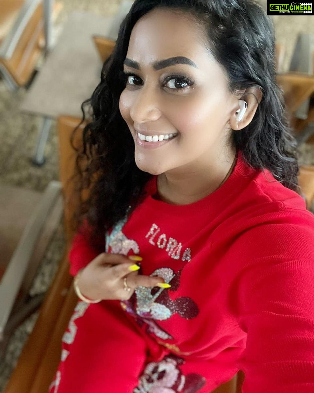 Sanjana Singh Instagram - “Everything that's created comes out of silence. Thoughts emerge from the nothingness of silence. Words come out of the void. Your very .. #silence #read #mumbai #graffiti #love #killthislove #memes Mumbai, Maharashtra